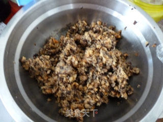 香菇瘦肉饺子的做法步骤：2