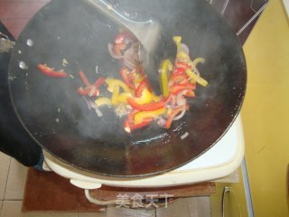 彩椒炒牛肉的做法步骤：5