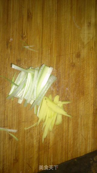 [麻麻小厨房]银芽凤尾鱼的做法步骤：4