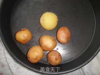 蚝豉金针菇小土豆的做法步骤：2