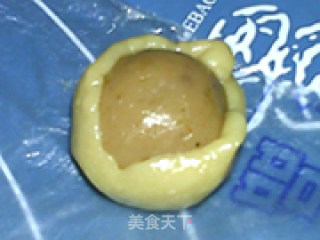 冬莲蛋黄月饼的做法步骤：17
