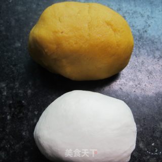双色辫子卷的做法步骤：1