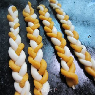 双色辫子卷的做法步骤：6