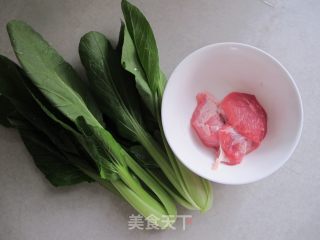 青菜肉丝面的做法步骤：1