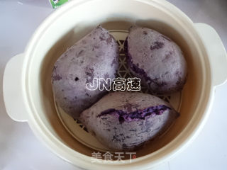 纯天然的味道——花色紫薯豆沙冰皮月饼的做法步骤：1