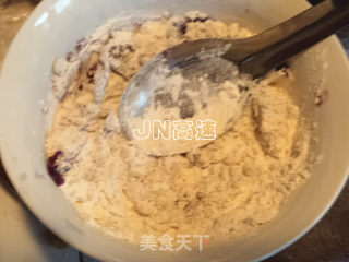 纯天然的味道——花色紫薯豆沙冰皮月饼的做法步骤：3