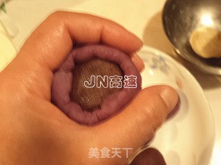 纯天然的味道——花色紫薯豆沙冰皮月饼的做法步骤：12