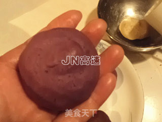 纯天然的味道——花色紫薯豆沙冰皮月饼的做法步骤：13