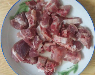 蒜香糖醋排骨的做法步骤：1