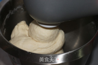 披萨-松软饼底的做法步骤：1