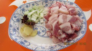 五花肉炖“家雀蛋”豆角的做法步骤：3