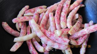五花肉炖“家雀蛋”豆角的做法步骤：4