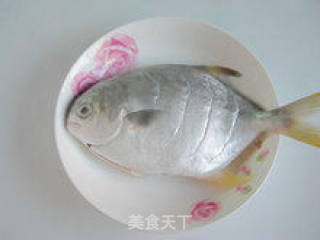 清淡、鲜美的滋味---【清蒸海上鲜】的做法步骤：2