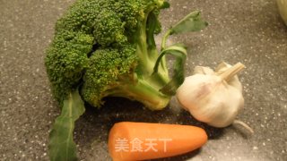 最常做的【蒜蓉西兰花】的做法步骤：1