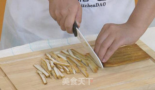 洋葱拌豆干的做法步骤：1