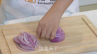 洋葱拌豆干的做法步骤：2