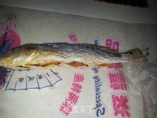 煎咸鱼的做法步骤：1