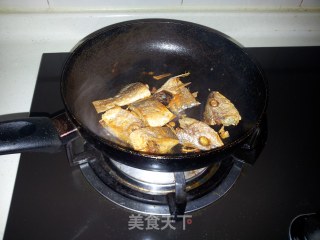 煎咸鱼的做法步骤：4