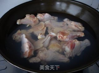 可乐鲜蘑翅根的做法步骤：2