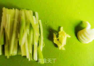 冬瓜炒香肠的做法步骤：6