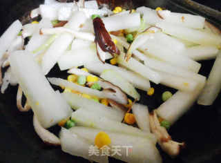 冬瓜炒香肠的做法步骤：9
