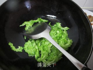 苦瓜炒鸡蛋的做法步骤：4