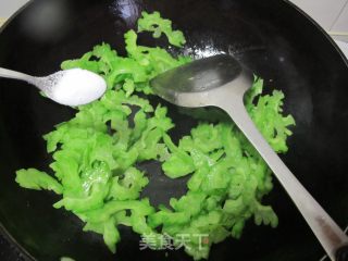 苦瓜炒鸡蛋的做法步骤：5