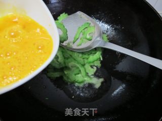 苦瓜炒鸡蛋的做法步骤：6