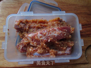 柠汁蒜香烤排骨的做法步骤：5