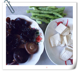香菇豆腐角的做法步骤：1