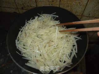 干煸土豆丝的做法步骤：2