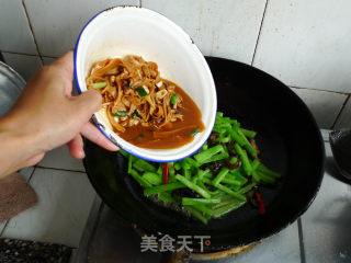 蛇瓜炒鱿鱼的做法步骤：11