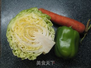 早餐菜谱——爽口奶酪沙拉的做法步骤：1