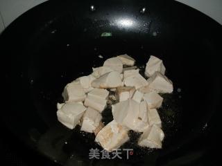 豆芽油渣炒豆腐的做法步骤：5