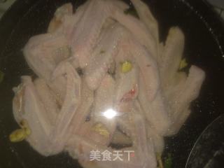 香辣鸭翅的做法步骤：2