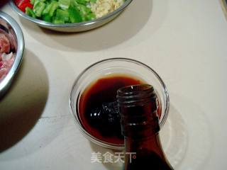 三酱炒仔鸡的做法步骤：1