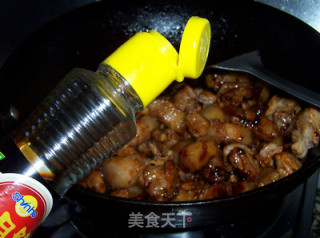 醇香谗人，色泽红亮的红烧肉烧腐竹的做法步骤：10
