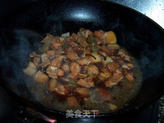 醇香谗人，色泽红亮的红烧肉烧腐竹的做法步骤：14