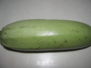 美味简单小菜---西葫芦虾的做法步骤：1