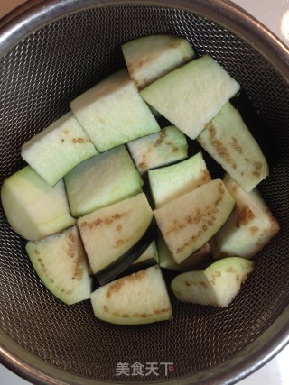 油豆腐燒茄菇 【傳統的家常炒菜】新鮮嚐的做法步骤：3