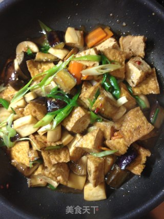 油豆腐燒茄菇 【傳統的家常炒菜】新鮮嚐的做法步骤：20