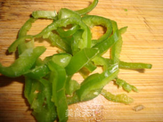 清炒西兰花--绿叶虽好也需红花点睛（西兰花如何越炒越绿）的做法步骤：4