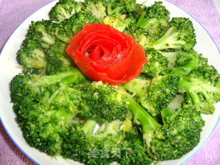 清炒西兰花--绿叶虽好也需红花点睛（西兰花如何越炒越绿）的做法步骤：15