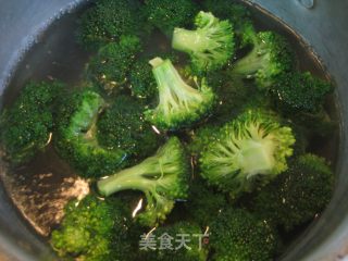 奶酪焗鱼块配西兰花的做法步骤：4