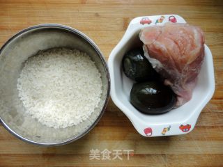 皮蛋瘦肉粥的做法步骤：1