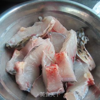 干烧鱼的做法步骤：1