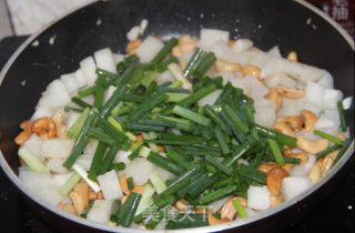 粒粒香甜--腰果炒沙葛的做法步骤：7