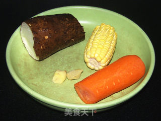 【玉米淮山骨头汤】的做法步骤：2