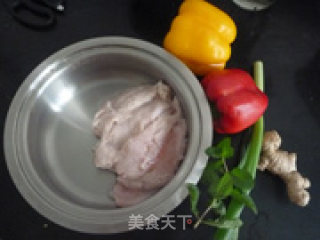 彩椒鸡丝的做法步骤：1