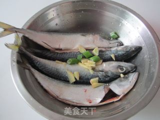 茄汁鲅鱼的做法步骤：1